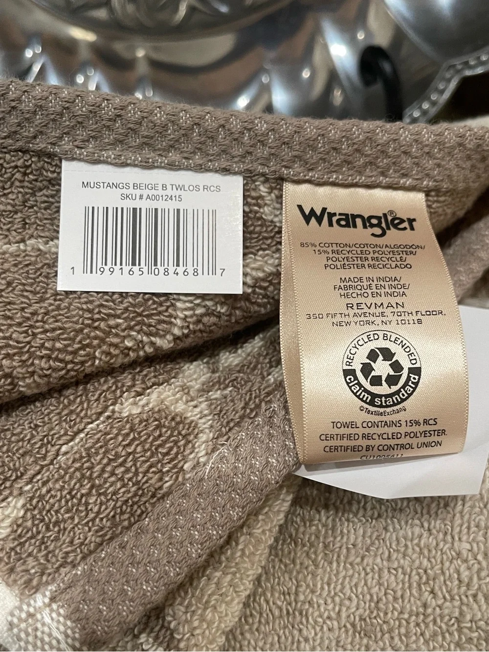 Wrangler MUSTANGS towel bundle - (2) bath, (2) hand towels and (2) fingertip NEW